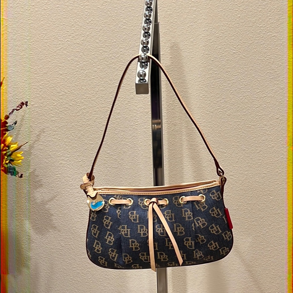 💗💗Host Pick 7/16/23💗💗NWT, “Dooney&Bourke” Signature Style, Handbag. Natural